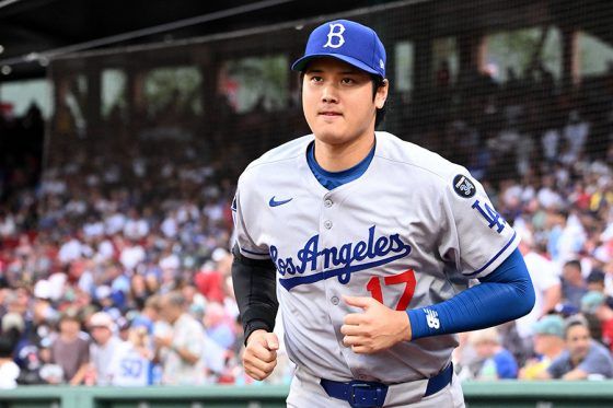 笑顔の大谷翔平を背に…カーショーが突然のぶっこみ「欲しいか？」　周囲も爆笑した“絆”
