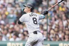 佐藤輝明、衝撃の1試合2本塁打 巨人・岡本和真を抜きNPBトップ7