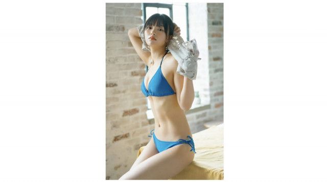 “春高バレー出場経験者”蒔埜ひな、ブルーのビキニ姿でスレンダー美ボディ披露