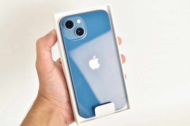 20周年iPhoneは「高価になっても中国で製造」か。理由は…