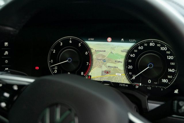 「Android Auto」が進化！ Googleマップをメーター内に表示する新機能を追加