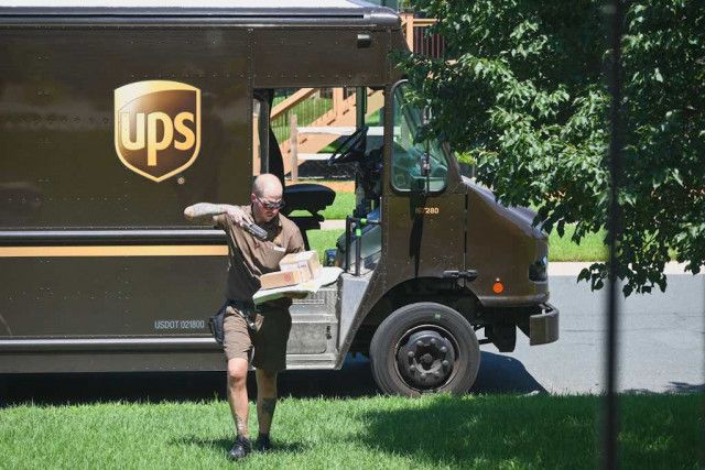 米大手運送会社「UPS」のドライバーは週にいくら稼ぐ？ 驚きの給与が発覚