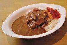 東京競馬場内グルメ74店舗から厳選！ 常連化確定の老舗人気“競馬メシ”5店