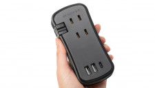 これひとつで最大6台充電できる！ 持ち運びしやすいモバイルタップ
