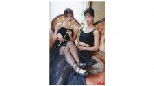 AKB48研究生・八木愛月＆伊藤百花、黒コーデで色白美肌きらめくペアグラビア披露