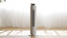 人を認識して風を送るシロカのコードレス扇風機「ビューンタワー めくばり」