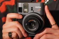 セルフィーに最適なチェキ！クラシックなアナログインスタントカメラ「instax（インスタックス） mini 41」