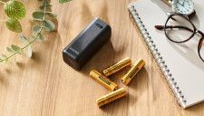 乾電池があればスマホ充電できる! 防災グッズとしても活用できるエレコムの乾電池式モバイルバッテリー