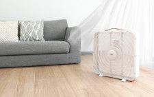 お部屋の換気や部屋干しにも最適! 44cmの大型羽根で大風量を生み出すスリム扇風機「Crazy Fan 3」