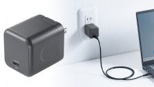 もう充電器は一つでいい! ノートPCからスマホまでOK、65W PD対応「キューブ型AC充電器」