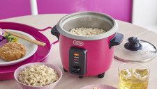 最短19分でご飯が炊ける! ビビッドなカラーの「Toffy ミニ炊飯器」