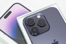 「iPhone 15 Pro Max」、背面カメラにペリスコープレンズを搭載か？