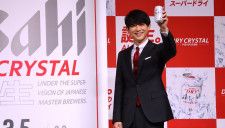 「いいんですか？ こんな昼間から」吉沢亮、ビールの広告キャラクター初就任！ “スーパードライ”で乾杯「最高じゃないか」