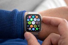 「Apple Watch」が「Android対応」をやめた理由とは？ 幻の計画が明らかに