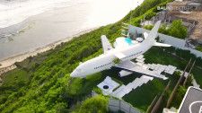 翼の上に立ちたい！ バリ島に「飛行機型高級ビラ」が登場