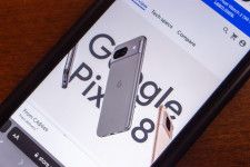 Google、お手ごろ価格スマホ「Pixel 8a」を準備中だと公式に認める。バッテリーの詳しい情報が分かるようになるかも
