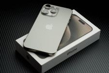 「iPhone 16 Pro」シリーズの新色は二つ？ 噂のゴールド系は…