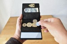 発明家が作ったレザーペーパー製極薄二つ折り財布「FINALE UT」の魅力をレポート