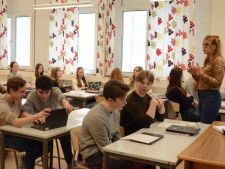 シェレンゲン基礎学校での地理の授業。この日は同性婚に関する内容だった=2024年3月12日、スウェーデン、島崎周撮影