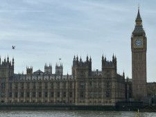 ロンドンにある英議会議事堂の建物＝2024年4月13日、藤原学思撮影