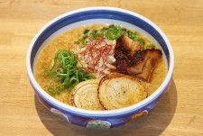 名古屋・金山「麺屋ふたたび」で味わう、柔らか角煮が入ったスパイス味噌らーめん