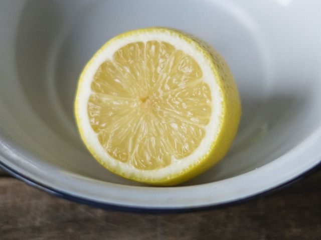 こんなに絞れるとは…　レモンを最後の１滴まで絞る方法に「意外でした」