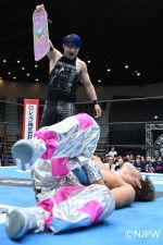 【新日本】SHOがスケボー強奪でダイヤ粉砕 無法5勝目で石森との最終公式戦へ