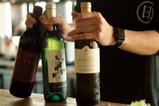 約100種の日本ワインから選ばれたのは？〈日本ワイン酒場 マルノヒ〉で味わうグラスワイン3種