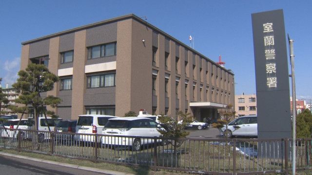 コンビニに駐車中の車の助手席に乗り込み、女性にわいせつ行為の疑い　北海道登別市　会社員の男（４９）を逮捕