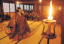 幽玄舞台、高岡の祖しのぶ　瑞龍寺で燭光能
