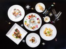 クリスマスの華やかなコース料理をランチ・ディナーで提供【ザ ロイヤルパークホテル 広島リバーサイド】
