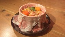 広島県民が愛するご当地グルメ「コウネ」がお肉のドレスに！「旬菜和洋Koharu亭」のコウネ肉たくドレス丼