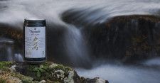 蒸留所「SAKURAO DISTILLERY」のウイスキー原酒のみをブレンドした「ウイスキーハイボール 戸河内350ml」が3月下旬発売