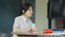 島崎遥香が演じるちょっと天然な先生がかわいい!新津ちせ主演のドラマ「凪の島」