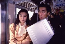 中山美穂が演じるドジで控えめなヒロインが魅力的！ドラマ