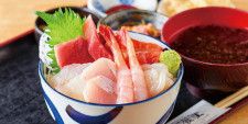週末は行列必至、お目当てはこの海鮮丼！「新潟の旬」が盛りだくさんの人気食堂看板メニュー