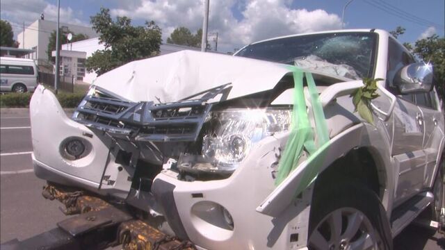 70代運転する乗用車が歩道に乗り上げ歩行者はね電柱に衝突　はねられた70代男性、意識不明の重体　函館市