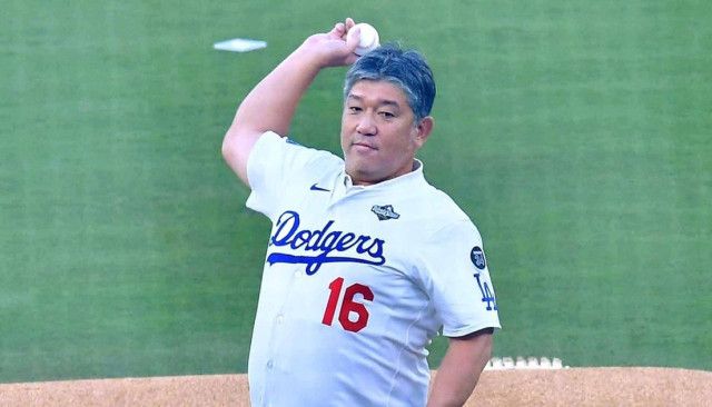 ドジャース“レジェンド”野茂英雄、 ワールドシリーズ始球式に登場、捕手役は山本由伸。ファンから「胸熱」の大反響