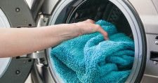 知ってる？ティッシュを洗濯機で洗ってしまった時の簡単な救済法。“アレ”を使えばきれいに取れる