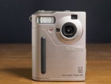 フィルム最大手だったのに「世界初フルデジタルカメラ」を開発していた　富士フイルムのデジカメ史