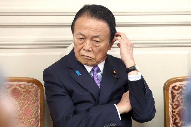 《犬猿の仲》麻生太郎氏　石破首相の「続投許さない」報道…総裁就任時にも見せていた“不機嫌すぎる態度”