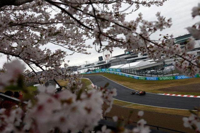 桜咲く中、F1日本GPが開幕。初日入場者数は5万人……前年比+8000人の大幅増！