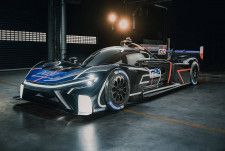 トヨタ、水素エンジンのコンセプトカー『GR H2 Racing Concept』を発表。将来のル・マン参戦を見据える