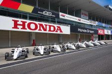 HRS、新型“教習用フォーミュラ”HRS-F24をF1日本GPで公開走行。ドライバーには佐藤琢磨や岩佐歩夢ら