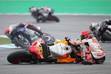 【MotoGP】マルク・マルケス、2度の転倒で散々な1日に。「それは僕がトライしようとしているってことだ」