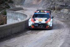 WRCモンテカルロ：トヨタのワンツーから一転、ヒョンデのヌービルが首位浮上で最終日に。新ポイントシステムにより後続にも大量得点のチャンス