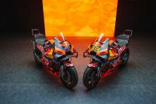 【MotoGP】KTM、2024年型RC16をお披露目。お馴染みのカラーリングとライダーラインアップ継続