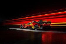 フェラーリ、2024年WECに挑む499Pの新カラーリング発表。昨年はトヨタ下しル・マン勝利