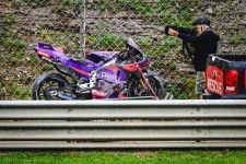 【MotoGP】因縁のアルガルヴェで転倒も、モルビデリ「クラッシュは仕事の一部」と余裕。トップ10逃したことには悔しさも