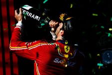 サインツJr.、復帰戦で完勝！　フェラーリが久々ワンツー達成。角田裕毅は8位で今季入賞……フェルスタッペンDNF｜F1オーストラリアGP決勝